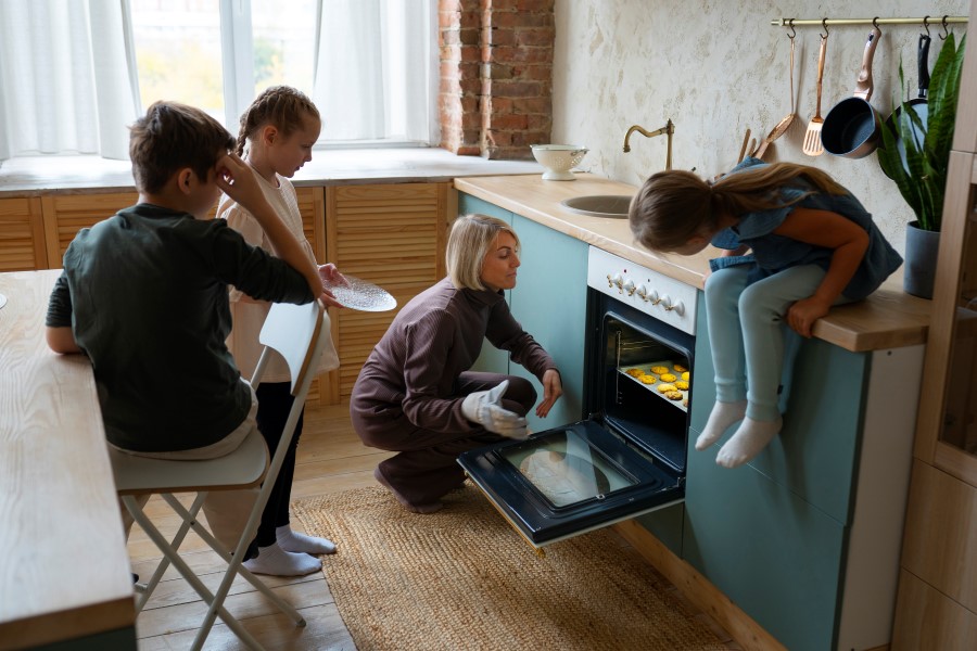 kids-baking-cookies-side-view
